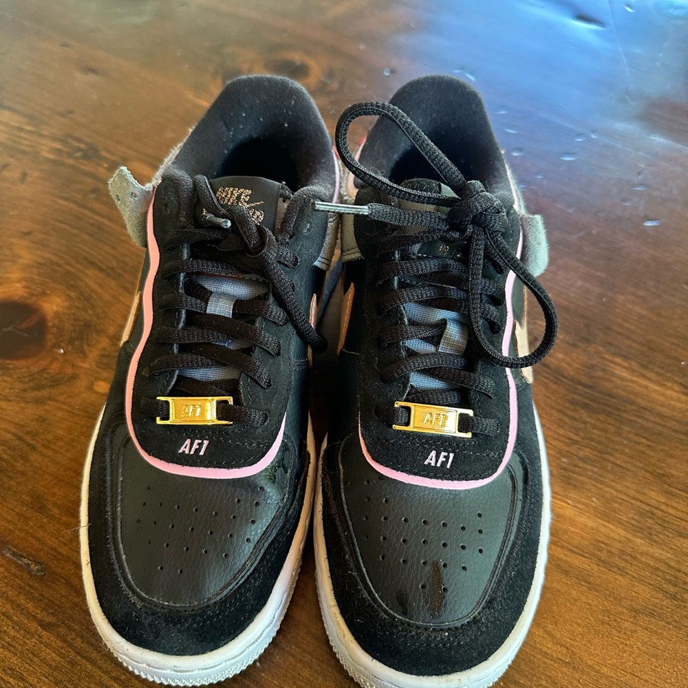 Nike AF1 Black and Pink Sneakers Sleek Athletic Design